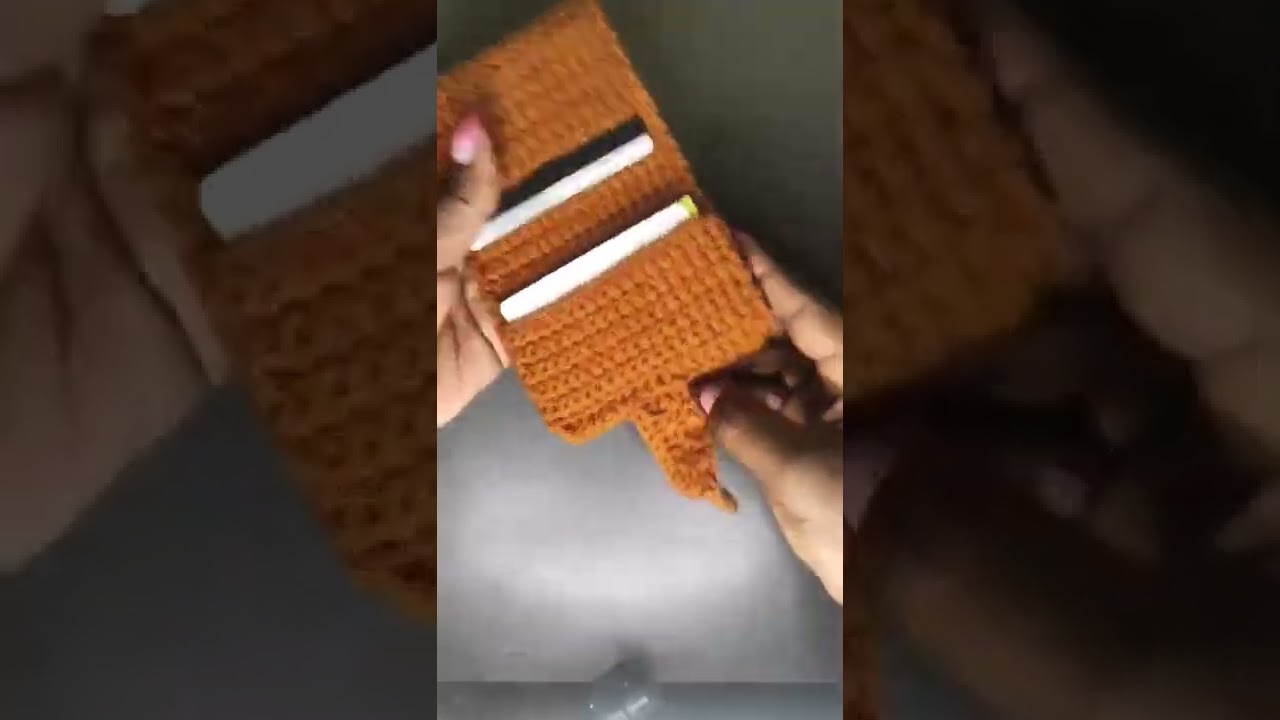 A very simple crochet wallet