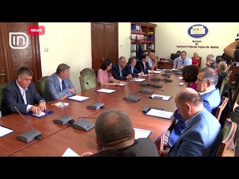 Ping-pong me plehrat. PS tërhiqet nga projektligji, PD dhe LSI kërkojnë Referendum