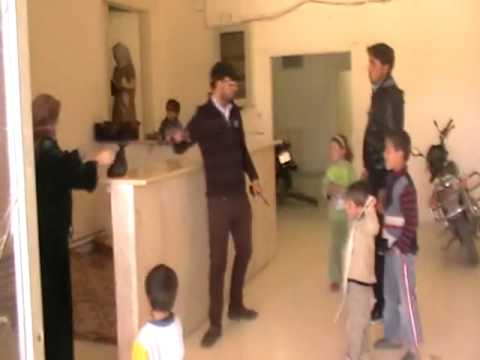 توزيع المعونات الإغاثية في حي الشرقية في محافظة حماة من قبل هيئة الشام الإسلامية