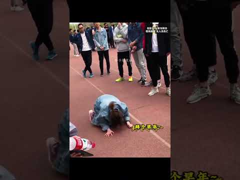 校运动会上的社死瞬间！太搞笑了！