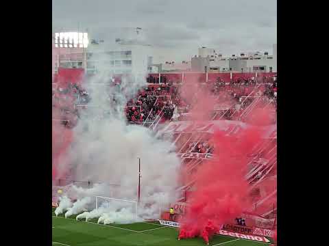 "1 #huracan #argentinosjuniors 0 #labandadelaquema #duco recibimiento" Barra: La Banda de la Quema &bull; Club: Huracán