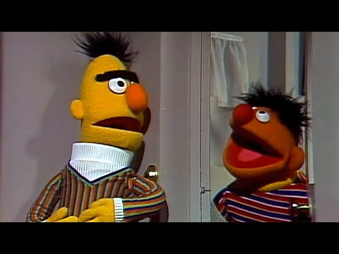 Rua Sésamo - O Egas deixa o Becas fora de casa