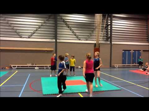 Acrogym show groep 6 O.b.s. het Slingertouw Heerenveen.wmv