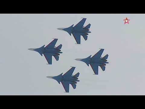 Video: „Russian Knights“ zeigten neue Kunstflugfigur