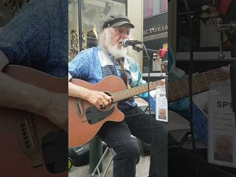 83 Years Old Vincent Fottrell cover of Raglan Road - Luke Kelly #shorts #busking #dublin