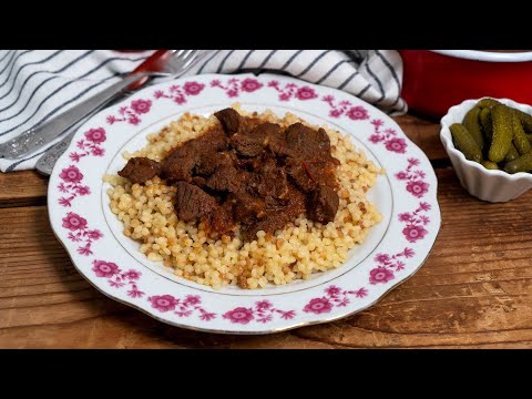 Vörösboros marhapörkölt tarhonyával | Mindmegette.hu