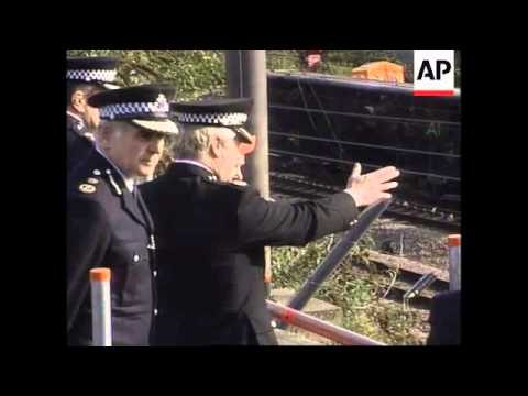 UK: LONDON: QUEEN VISITS RAIL CRASH SCENE