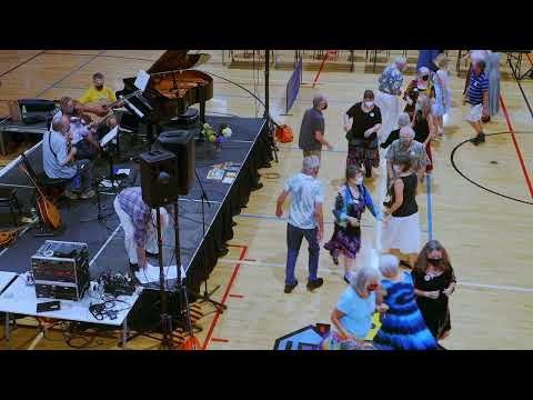 English Country Dance Fandango - Bruce Hamilton & Goldcrest - Black Jack