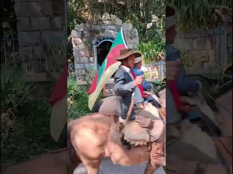 Grupo de Cavaleiros de Progresso buscam chama Crioula em Caxias do Sul 18/08/2025