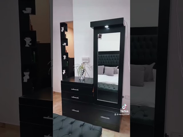 Vídeo relacionado con HOMCOM - Tocador de mesa de maquillaje estilo industrial - Espejo LED ajustable integrado - Pie de metal negro - 4 cajones de tela - dim. 90 x 40 x 148 cm. Aspecto madera oscura
