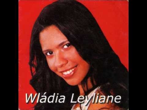 Wládia Leyliane-Diante do Altar