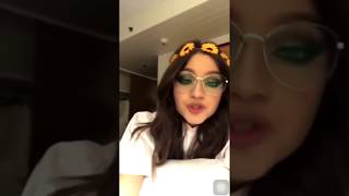 Karol Sevilla singing “No te pido mucho” on live