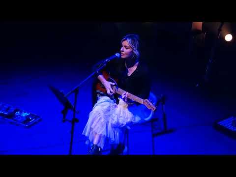 Louise Wener (Sleeper) - Alice In Vain (Semi acoustic live)