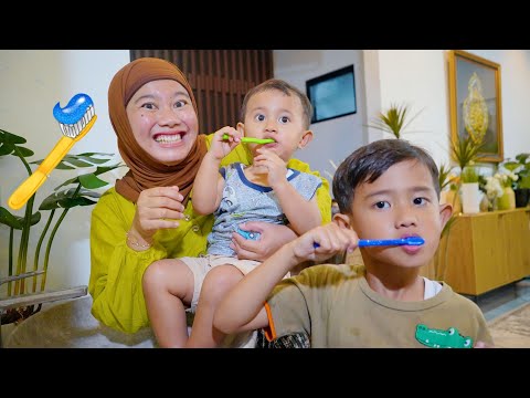 AZAM THROW AWAY ALI'S TOOTHBRUSH 🥵 INTO THE TRASH - BUY A NEW TOOTHBRUSH