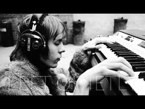 "Left Quietly" (original electro-ambient music - tribute to Klaus Schulze)