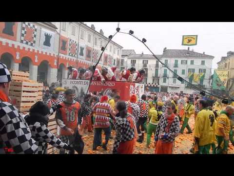Battaglia arance piazza Ottinetti - 8 di 8 - Carnevale Ivrea 2014