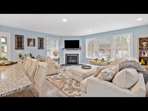 92 Main Street, Kingston NH | Listed by Shayna Padden of Sue Padden Real Estate