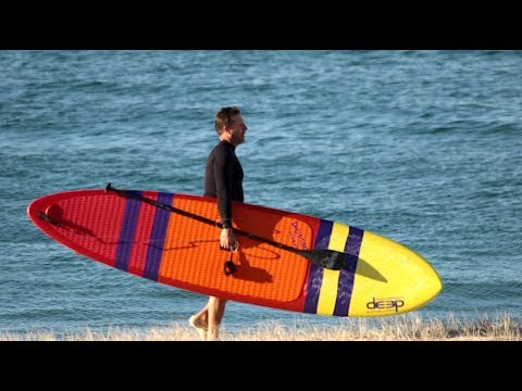 SUP Surfing the Alley