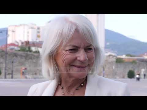 Tri motrat nga Australia, kërkojnë “rrënjët” në Shqipëri - Top Channel Albania - News - Lajme