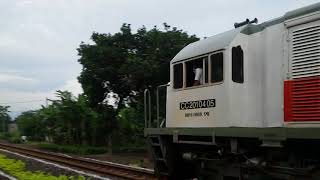 preview picture of video 'KA Majapahit  Melintas langsung Di Stasiun Papar X KA Dhoho Menunggu Di Jalur 2'
