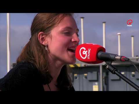 Q-Beach Live: Rune - Impossible Love (Live bij Q)