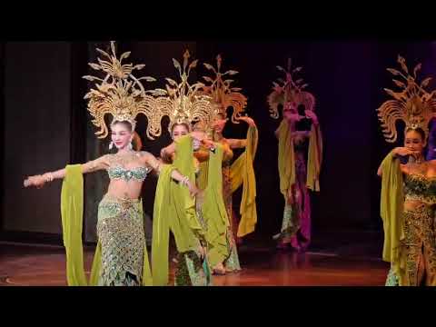 ALCAZAR CABARET SHOW at Pattaya Thái Lan