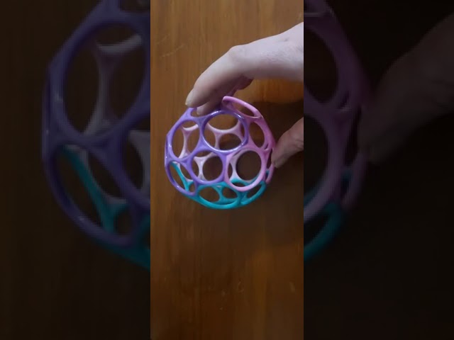 Vídeo relacionado con Bright Starts Oball Easy Grasp Classic Pelota Juguete Infantil en Rosa/Morado, Edad Recién Nacido en adelante