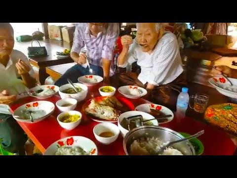 Eating Lifestyle  - Amazing Food In Cambodian Family - Family Gathering Video