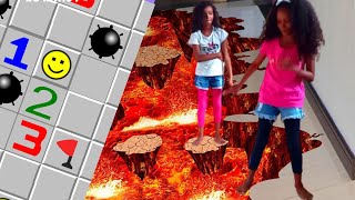 Brincando de Campo Minado com Julia e Ligia. floor is lava, cho  lava challenge.