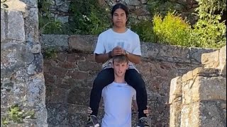 Download lagu Shoulder ride on a wall mp3