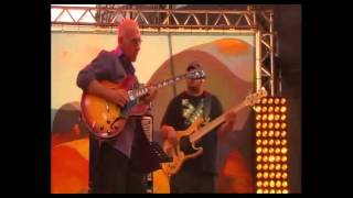 Larry Carlton - Oui Oui Si - Live Performance - Jazz A Vienne