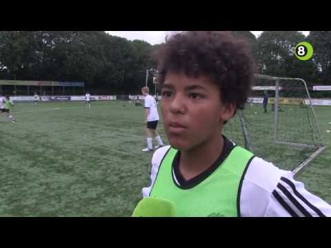 Valencia CF traint jeugd uit de regio op velden DCS Zevenaar