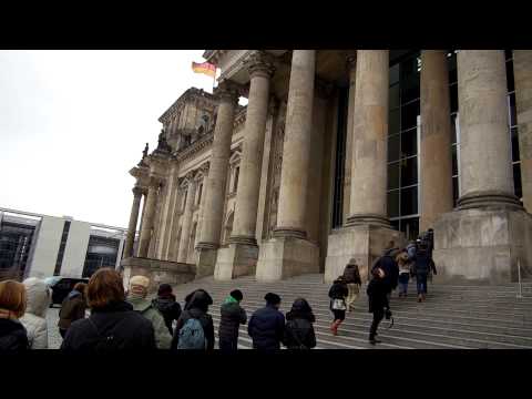 deutscher Bundestag Besuch nach 2Std. Wartezeit am 28.03.2013 на входе в рейхстаг