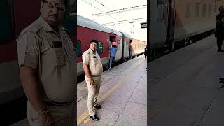 Download lagu Chhod Diya: Arijit Singh | Kanika Kapoor #viral #shortsfeed #ytshorts #trending #shorts #train🚆 mp3