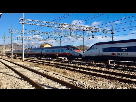 Transito presso la stazione di Arona del treno Eurocity 51 in doppia composizione per Milano