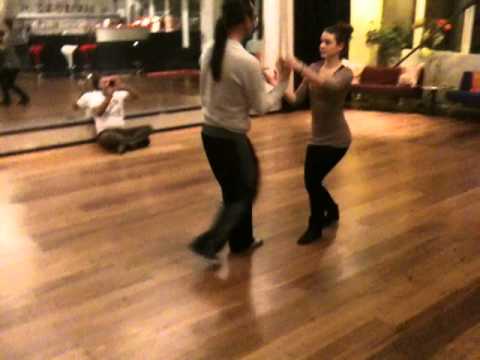 2010-12-02 Aufbau  Wilmer Denise Salsafigur La Casita del Baile Salsa Basel.MOV
