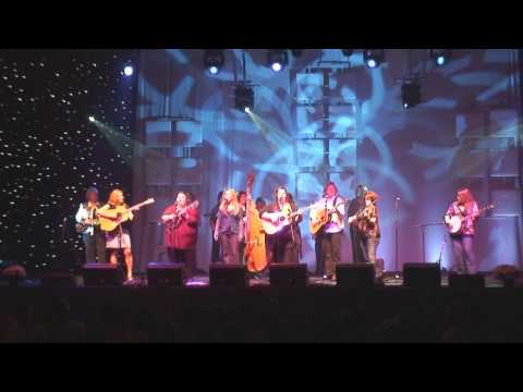 05 DAUGHTERS OF BLUEGRASS KEEP ON WALKING