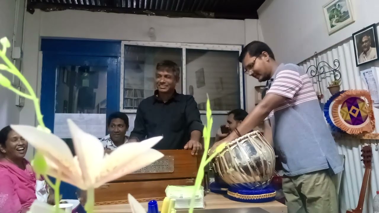 শিল্পী আবু সায়েদ। তবলায় রানা ।