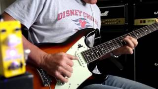 Video thumbnail for Xvive V9 Lemon Squeezer Compressor Pedal Demo by Glenn DeLaune by Xvive