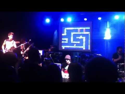 Bit Brigade beats Flash Man at MAGFest X