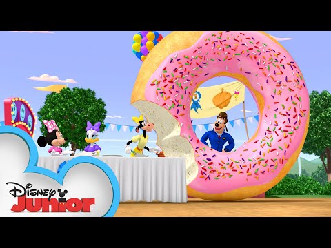 Runaway Giant Donut 🍩  | Mickey Mouse Mixed-Up Adventures | @disneyjr