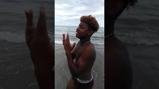 preview picture of video 'Dominicanos en la playa de miches'
