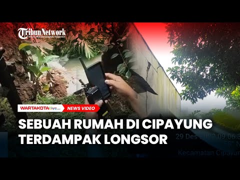 Diguyur Hujan Deras, Sebuah Rumah di Cipayung Terdampak Longsor