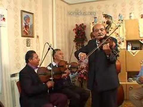 386 Sáta/Ózd  Hungarian Gypsy band. Magyar nóta menet cigányzenekar