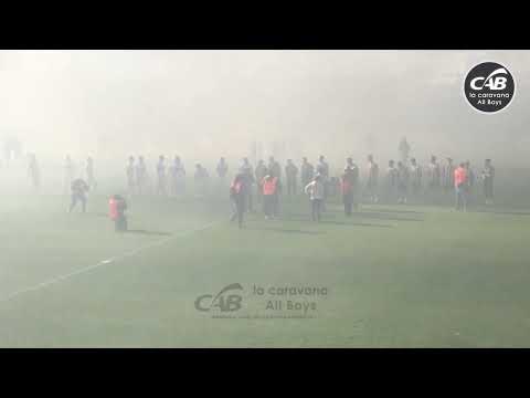 "#Recibimiento de la  #Hinchada de #AllBoys vs #Atlanta" Barra: La Peste Blanca &bull; Club: All Boys &bull; País: Argentina