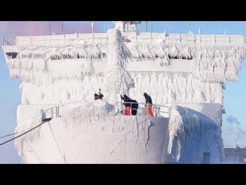 LARGE FROZEN ICEBREAKER SHIPS CRASH FAT ICE! SCARY WINTER CYCLONE & HORRIBLE WAVES IN STORM!