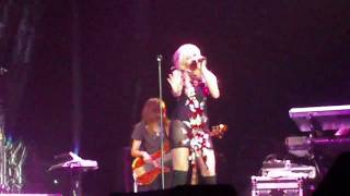 Pixie Lott- the fall (turn it up) live