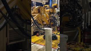 Download lagu Drill pipe joint breaking mp3