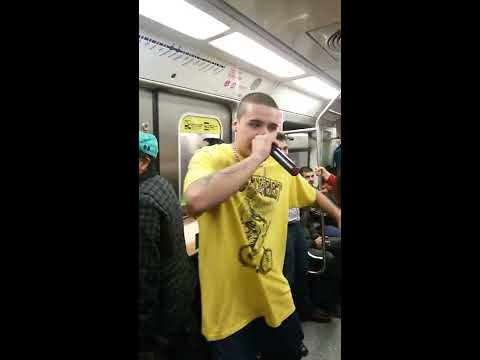 Kaiser ft jorge MC improvisando en el metro-santiago de chile