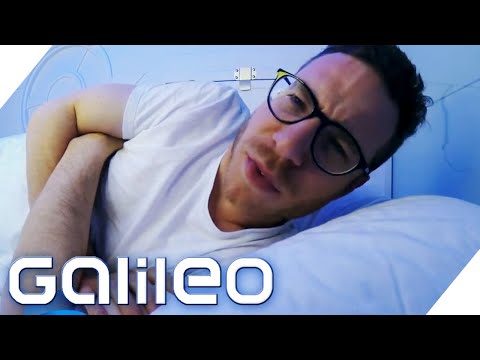How comfortable are XXS hotel rooms? | Galileo | ProSieben